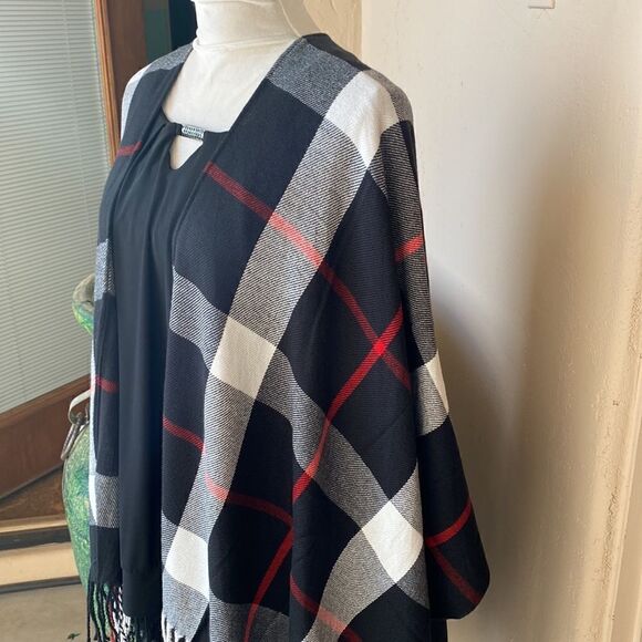 Adrienne Vittadini plaid shawl, one size fits most, very soft - Picture 3 of 7